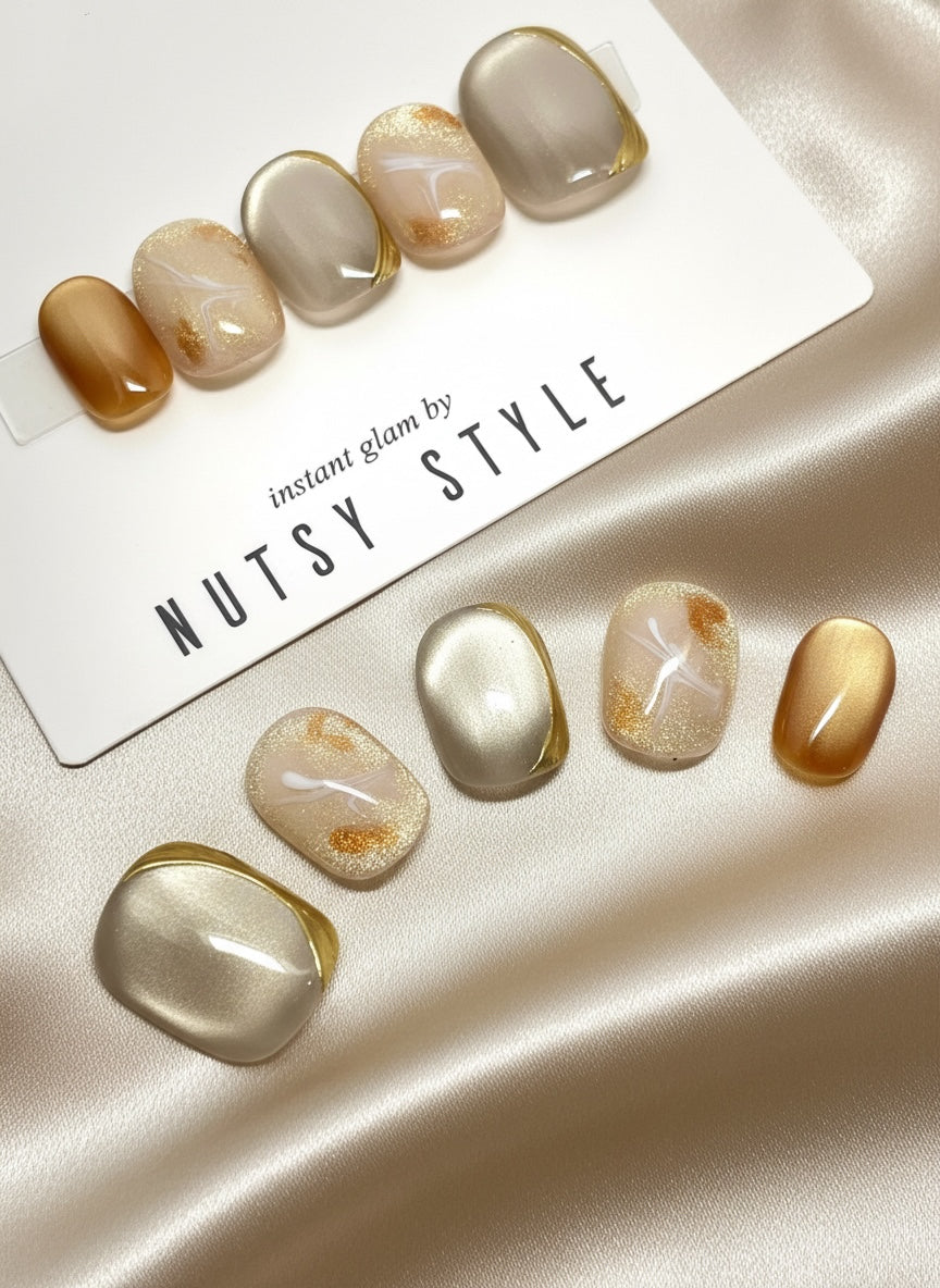 No. 7 – Golden Veil Marble (Extra Short Squoval)
