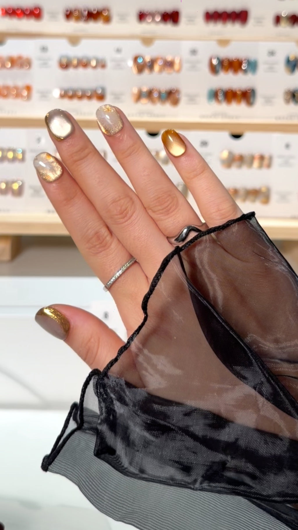 No. 7 – Golden Veil Marble (Extra Short Squoval)
